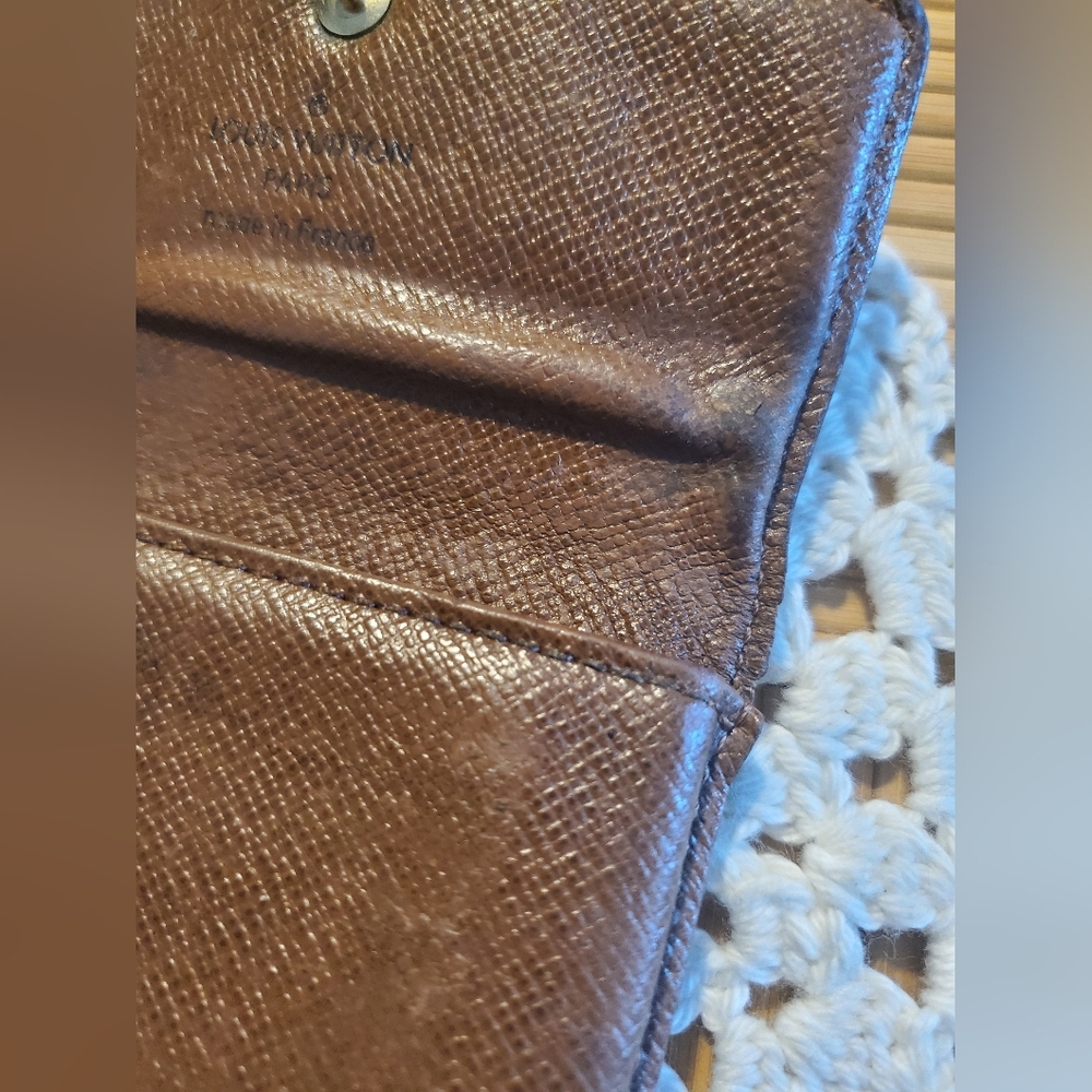 LV 6 Key Holder - Picture 14 of 16